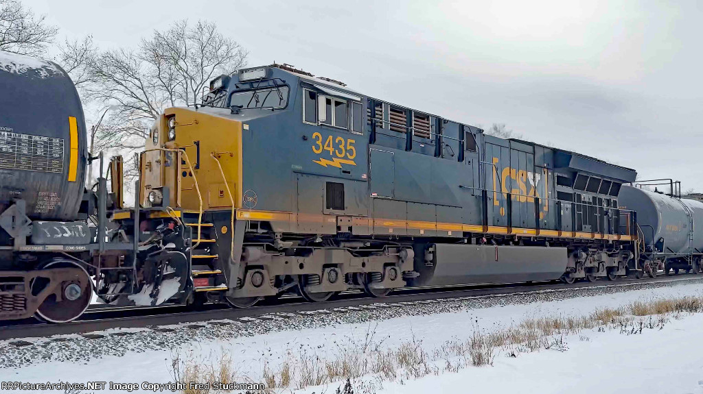 CSX 3435 is MDPU on M369.